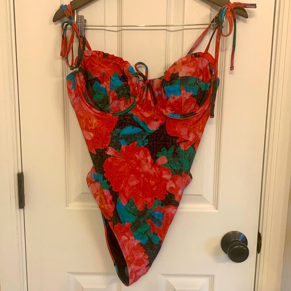 Underwire tie strap one piece - Picture 5 of 10